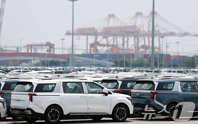 경기 평택시 포승읍 평택항에 수출용 차량들이 세워져 있는 모습. 2025.7.7/뉴스1 ⓒ News1 김영운 기자