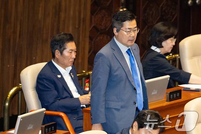 더불어민주당 당대표 후보인 박찬대(오른쪽), 정청래 의원. 2025.7.23/뉴스1 ⓒ News1 유승관 기자