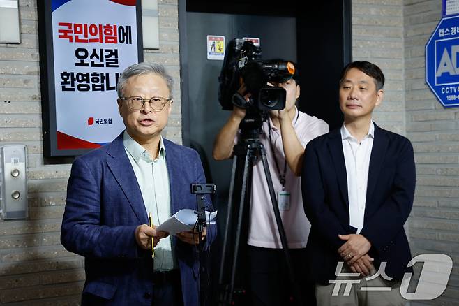 유일준 국민의힘 당무감사 위원장이 25일 서울 여의도 중앙당사에서 제21대 대통령선거 당시 김문수-한덕수 후보 교체 시도 관련 당무감사 결과 브리핑을 하고 있다. 2025.7.25/뉴스1 ⓒ News1 안은나 기자