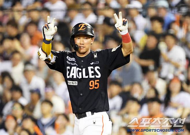 24일 잠실구장에서 열린 두산 베어스와 한화 이글스의 경기. 한화 황영묵이 안타를 날린 뒤 환호하고 있다. 잠실=박재만 기자 pjm@sportschosun.com/2025.07.24/