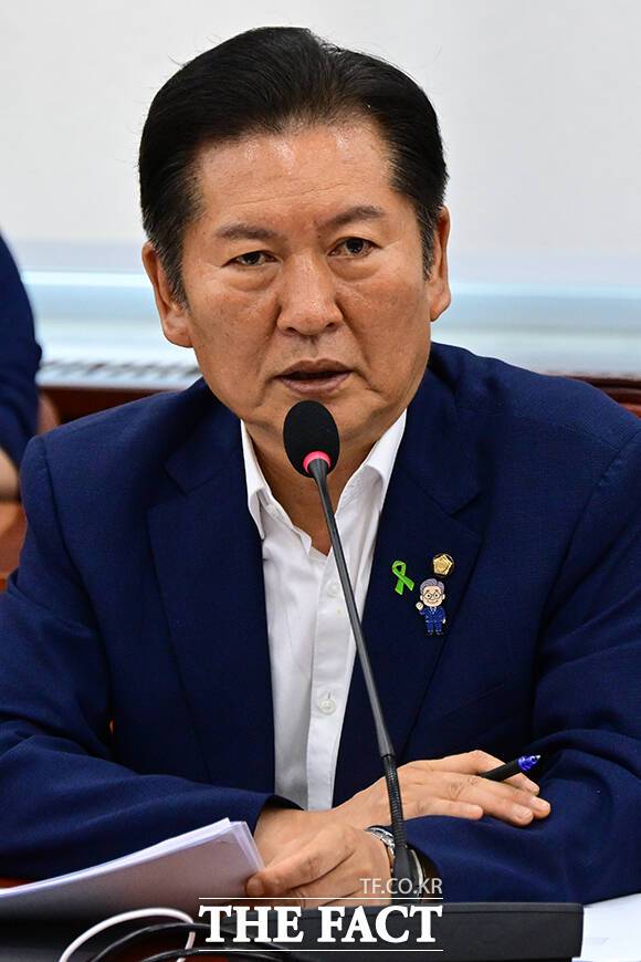 정청래 더불어민주당 당대표 후보가 중비위를 저지른 검사에 대해선 최대 파면까지 징계할 수 있는 법안을 발의했다. 검찰 특권의 상징처럼 지적돼 온 징계 제한 규정을 손보겠다는 의도다. /남윤호 기자