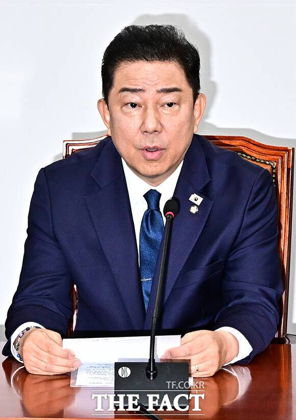 김병기 더불어민주당 당대표 직무대행 겸 원내대표는 국민의힘이 권오을 국가보훈부 장관 후보자·안규백 국방부 장관 후보자·정동영 통일부 장관 후보자에 대한 지명 철회를 요구하자 "선을 넘지 말라"고 날을 세웠다. /배정한 기자