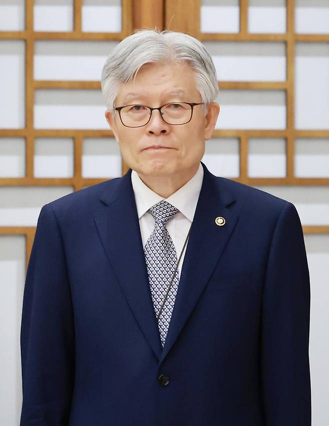 최동석 인사혁신처장이 23일 서울 용산 대통령실 청사에서 열린 임명장 및 위촉장 수여식에 참석하고 있다. 2025.07.23. 대통령실통신사진기자단