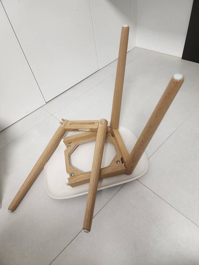 1000006583.jpg 포텐가려고 의자 부러뜨림