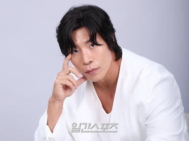 배우 태원석이 17일 오후 서울 중구 순화동 KG타워에서 진행된 일간스포츠와의 인터뷰에 앞서 포즈를 취하고 있다. 서병수 기자 qudtn@edaily.co.kr /2025.07.17/