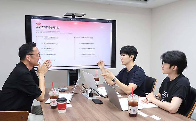 안심하이 스케일업 현장. 왼쪽부터 오강록 대표, 김민수 대표, 한민우 대표 / 출처=IT동아