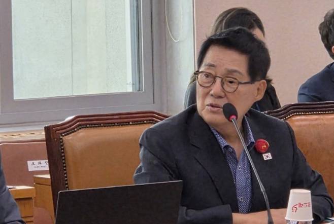 박지원 의원이 23일 국회 법제사법위원회 법안심사 전체회의에서 질의하고 있다. (본인 페이스북 캡처)