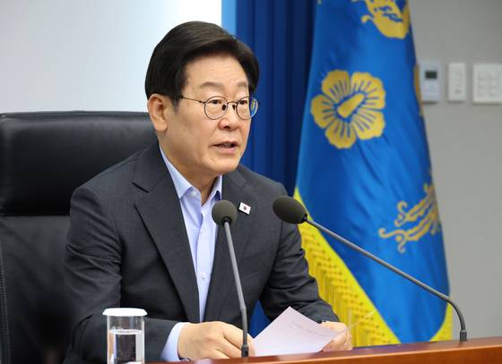 이재명 대통령이 24일 서울 용산 대통령실 청사에서 열린 4차 수석보좌관 회의에서 발언하고 있다. 대통령실사진기자단