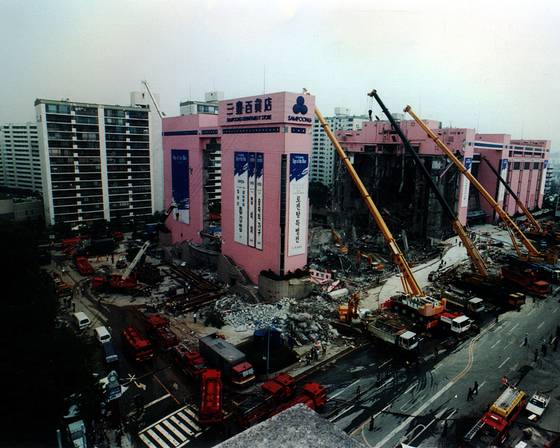 1995년 삼풍백화점 붕괴 직후의 모습. 중앙포토