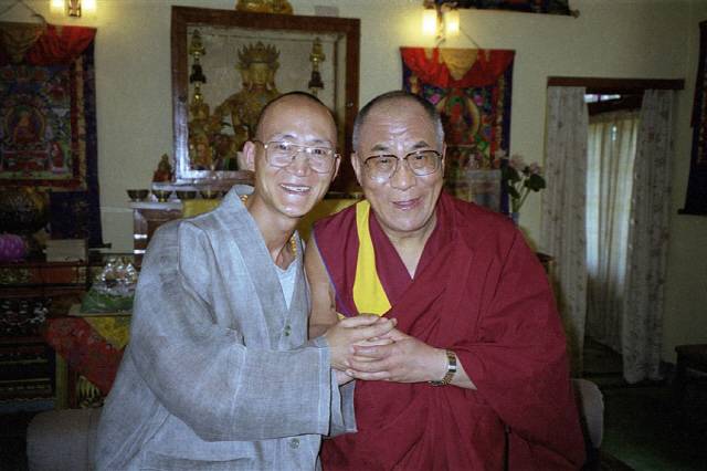 ▲ 청전 스님(왼쪽)과 스승 달라이 라마.