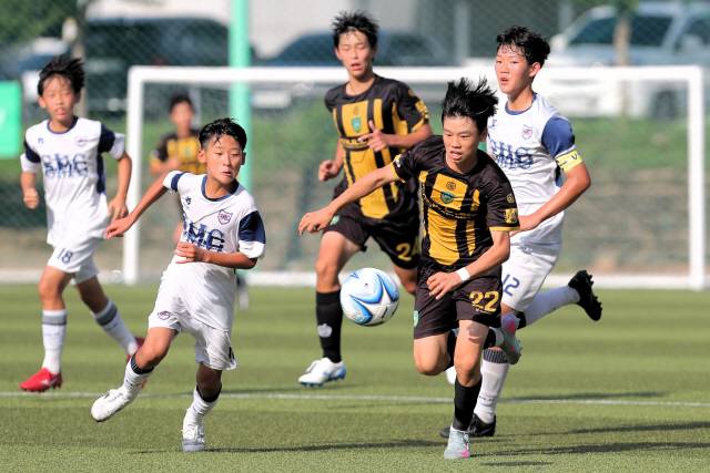 ▲ 24일 평창 진부면민체육공원에서 서울 문래중과 강원 원주SMC축구센터U15의 2025 금강대기 중등 U14 유스컵 예선 8조 2차전이 열렸다.  한규빈 기자