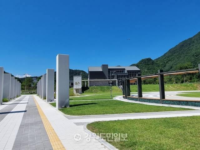 ▲ 평창읍 중리 노람들 일원에 조성한 자연 속 힐링 명소 ‘평창 에코랜드’가 최근 개장했다. 에코랜드 전경. 신현태.