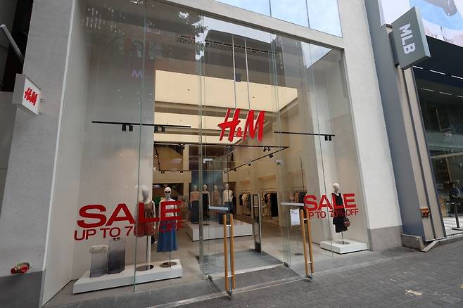 명동 H&M 매장 모습.