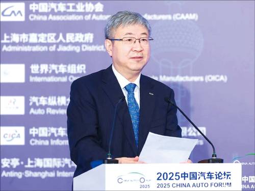 인퉁웨 치루이자동차 회장이 지난 7월 11일 중국 상하이에서 열린 2025년 중국 자동차 포럼에 참석해 자동차 업계 내 만연한 ‘네이쥐안’식 가격 경쟁을 비판했다. (중국자동차포럼 제공)