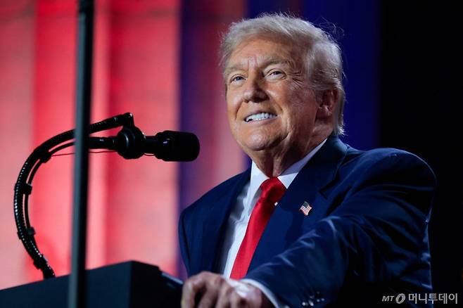 23일(현지시간) 도널드 트럼프 미국 대통령이 워싱턴 D.C.의 앤드류 W. 멜론 강당에서 열린 ‘AI 경쟁에서 승리하기(Winning the AI Race)’ 정상회의에서 연설하고 있다.2025.07.23. /사진=ⓒ AFP=뉴스1 Copyright (C) 뉴스1. All rights reserved. 무단 전재 및 재배포, AI학습 이용 금지.