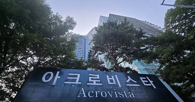 윤석열 전 대통령의 재구속 여부를 가를 구속영장 심사를 하루 앞둔 8일 오전 윤 전 대통령의 자택인 서울 서초구 아크로비스타 앞이 한산하기만 하다. 이상섭 기자