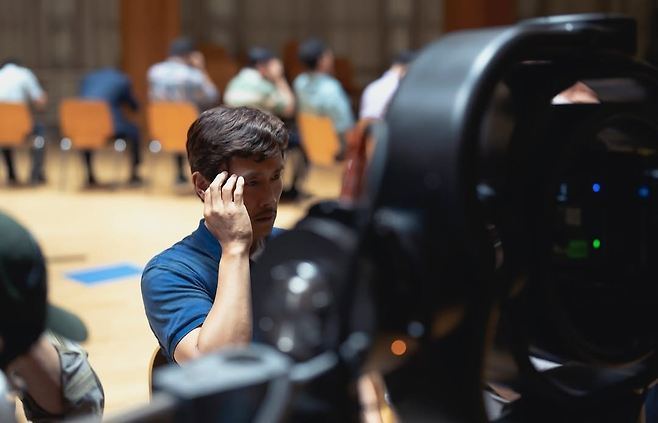 영화 ‘어쩔 수가 없다’ 촬영 현장 [이병헌 SNS 갈무리]