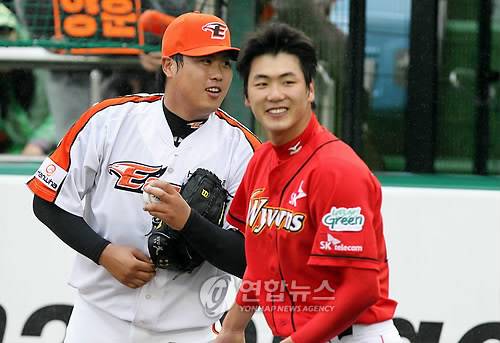 26일 선발 맞대결을 벌이는 류현진(왼쪽)과 김광현 [연합뉴스 자료]