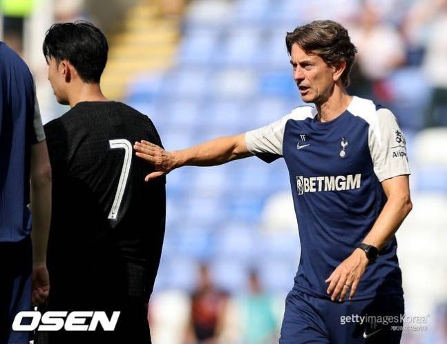 [사진] 손흥민과 프랭크 감독 ⓒGettyimages(무단전재 및 재배포 금지)