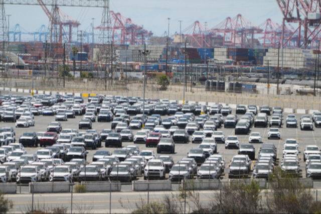 지난 23일(현지시간) 미 캘리포니아 롱비치에 있는 일본 자동차업체 도요타 물류 부지의 모습.&nbsp;AP통신&nbsp;