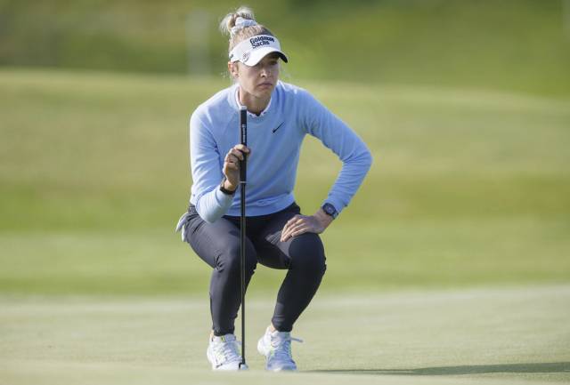 그린을 읽고 있는 코르다. 사진 제공=AP연합뉴스