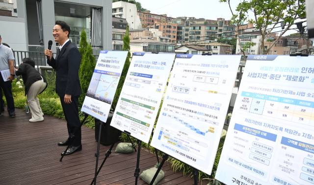 오세훈 서울시장이 24일 서울 중구 신당9구역 주택재개발사업 현장을 방문해 사업 가속화 전략을 담은 '주택 공급 촉진 방안'을 발표하고 있다. 신당9구역 재개발사업은 신당동 432-1008번지 일대(구역면적 1만8651㎡)에 공동주택 8개동, 315개 가구와 부대시설을 짓는 사업이다. 오승현 기자 2025.07.24