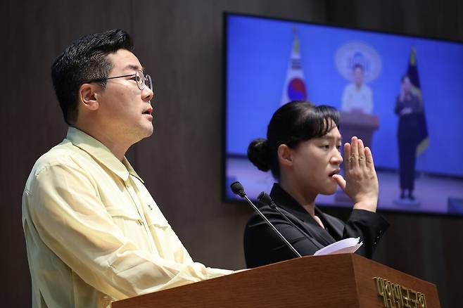 더불어민주당의 당대표 후보인 박찬대 의원이 7월24일 서울 여의도 국회 소통관에서 검찰개혁 등 현안 관련 기자회견을 하고 있다. ⓒ연합뉴스