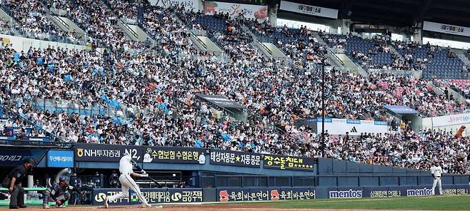 KBO는 24일 역대 최소 경기 800만 관중과 역대 최다 매진 타이기록을 세웠다.｜뉴시스