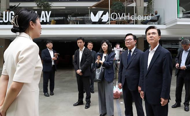 프랑스 파리 스테이션F 둘러보는 김태흠 충남지사 [촬영 한종구]