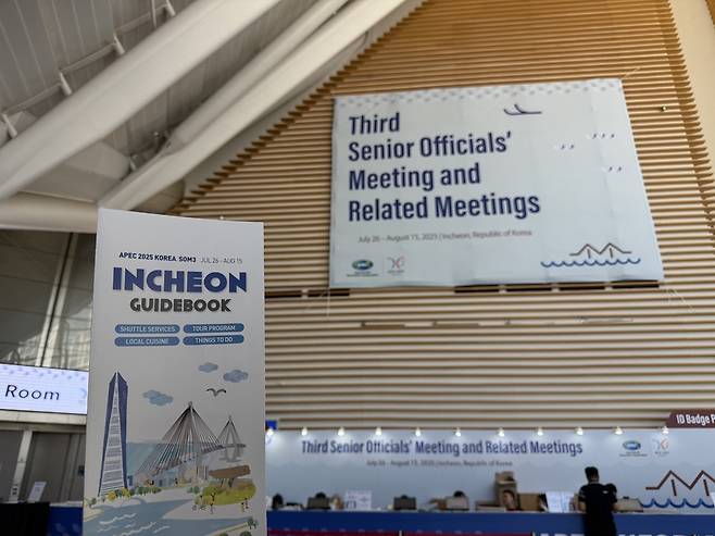 ▲ 26일 '2025 아시아태평양경제협력체(APEC) 제3차 고위관리회의(SOM3)'가 인천 연수구 송도컨벤시아에서 열렸다. 아시아·태평양 지역 21개국을 대표하는 300여명의 외교 실무자가 한자리에 모여 APEC 정상회의 의제를 점검하고 협력 확대 방안을 논의한다.