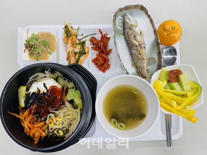 웅진씽크빅 구내식당 메뉴 이미지. (사진=웅진씽크빅)