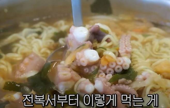 선우용여가 만든 건강 라면. [사진=유튜브 채널 '순풍 선우용여' 영상 캡처]
