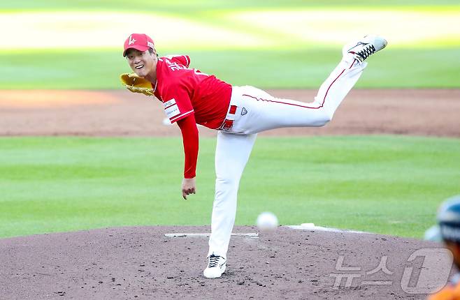 26일 대전 한화생명 볼파크에서 열린 프로야구 2025 신한 SOL 뱅크 KBO리그 SSG 랜더스와 한화 이글스 경기에서 SSG 김광현이 역투하고 있다. (SSG 랜더스 제공. 재판매 및 DB금지) 2025.7.26/뉴스1