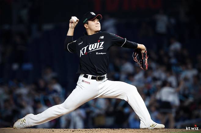 KT 손동현이 22일 창원NC파크에서 열린 2025 KBO리그 NC전에서 역투하고 있다. 사진 | KT 위즈