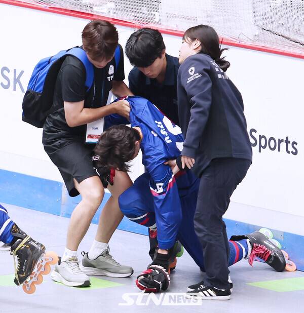 25일 오후 충북 제천시에 위치한 세명대학교 세명체육관에서 '제20회 아시아 롤러스케이팅 선수권대회' 인라인하키 남자 주니어 조별리그 한국과 대만의 경기가 열렸다. /사진(제천)=강명호 기자