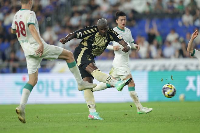 Munsu Soccer Stadium/ K League 1/ Ulsan HDFC vs. Daejeon Hana Citizen/ Ulsan Malcolor/ Shooting/ Shoot/ Photo