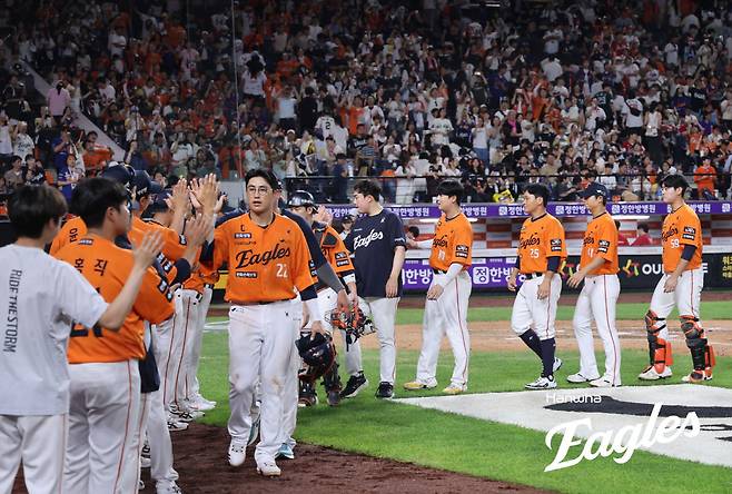 7월25일 대전 SSG전에서 승리한 한화 선수들. 사진=한화 이글스
