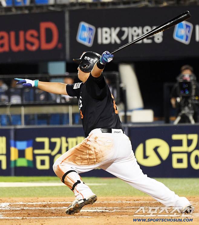 24일 잠실구장에서 열린 두산 베어스와 한화 이글스의 경기. 한화 노시환이 안타를 날리고 있다. 잠실=박재만 기자 pjm@sportschosun.com/2025.07.24/