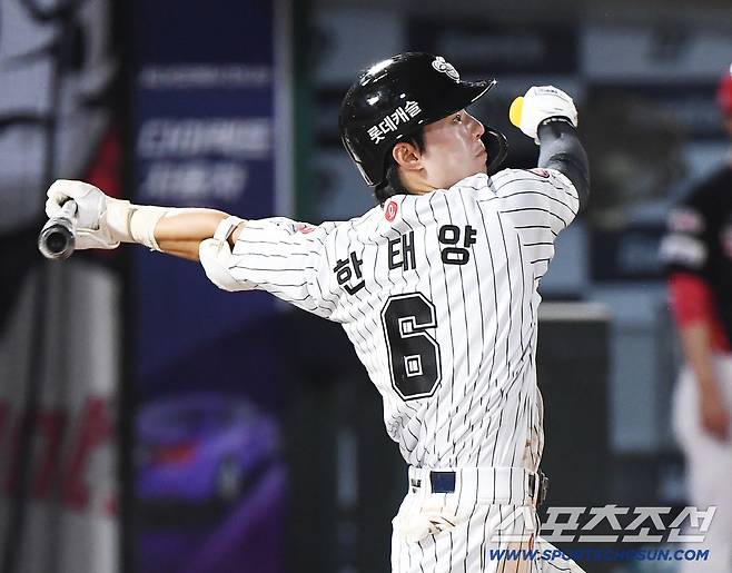 25일 부산 사직구장에서 열린 KIA와 롯데의 경기. 7회말 2사 2, 3루 한태양이 2타점 적시타를 치고 있다. 부산=정재근 기자 cjg@sportschosun.com/2025.7.25/