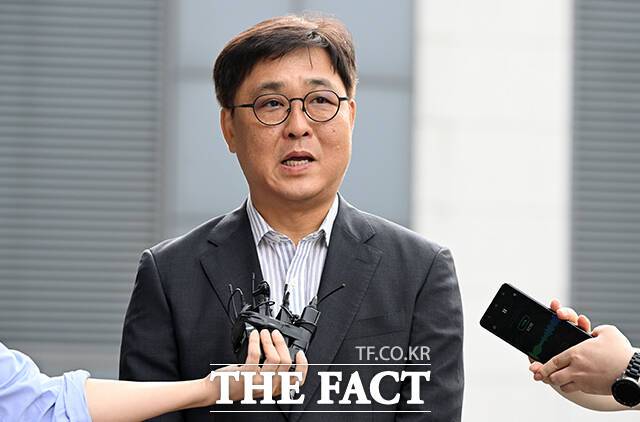 최휘영(사진) 문화체육관광부 장관 후보자가 지난 10여 년간 총 7명에게 11건의 금전 대여를 진행한 정황이 드러났다. 최 후보자가 연간 수취할 수 있는 이자액은 평균 약 4899만원에 달한다. /임영무 기자