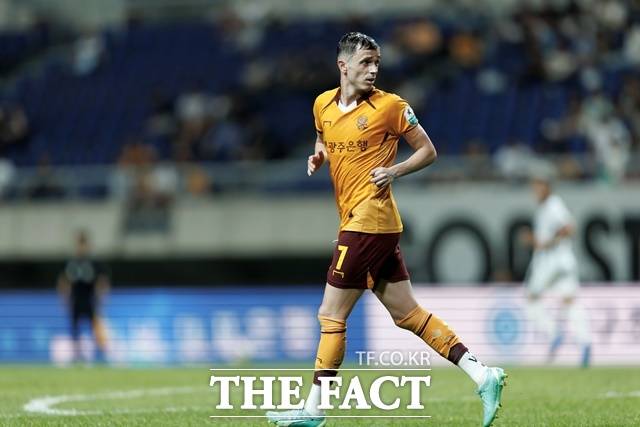 선두 전북현대를 무너뜨릴 수 있는 광주FC의 '저격병' 아사니./K리그