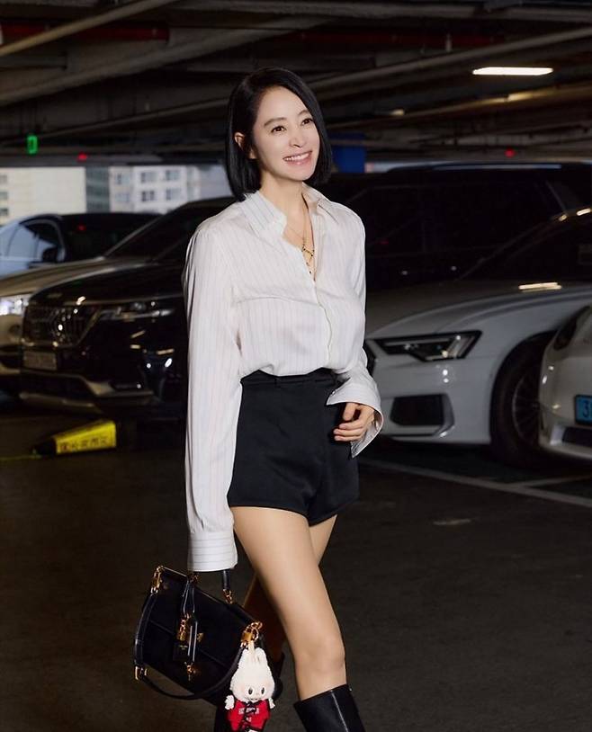 좀비딸 시사회 참석한 김혜수ㄷㄷ