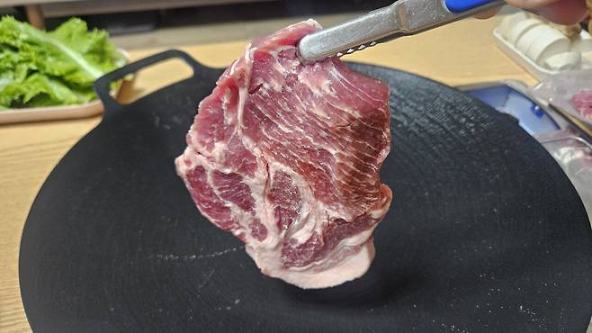 20250725_214606.jpg 저녁 돼지목살 구워 한잔