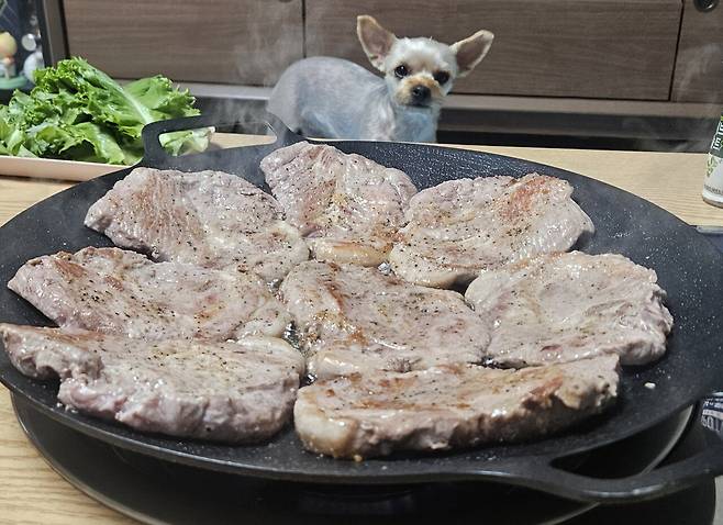 20250725_215211.jpg 저녁 돼지목살 구워 한잔