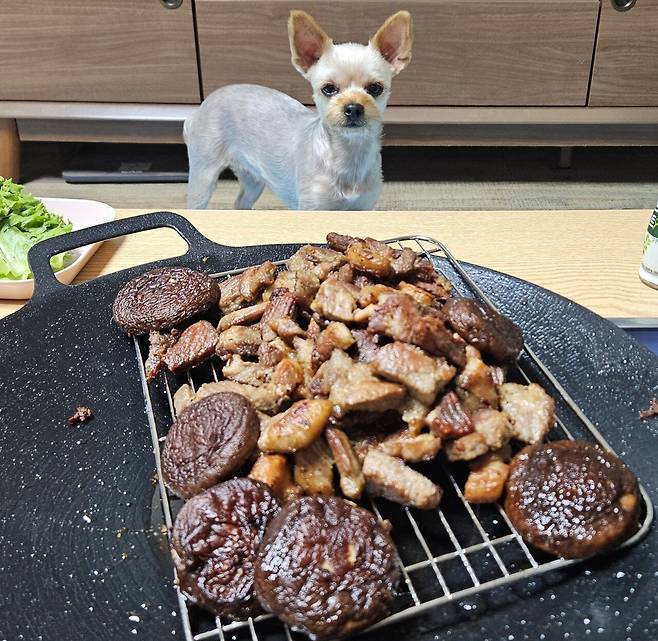 20250725_221336.jpg 저녁 돼지목살 구워 한잔