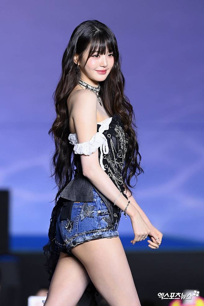 9.jpg 오늘자 SBS 가요대전 썸머 블루카펫 아이브 장원영