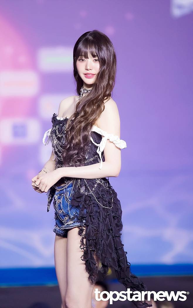 803e1e99035e3ef56bc67a260c8e931e.jpg 장원영 오늘 블루카펫 사진 모음