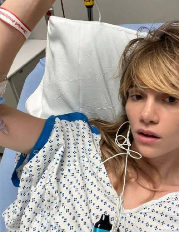 영국 가수 겸 배우 수키 워터하우스(33)가 스키니진을 즐겨 입다가 탈장이 생겼다고 밝혔다./사진=수키 워터하우스 SNS 캡처