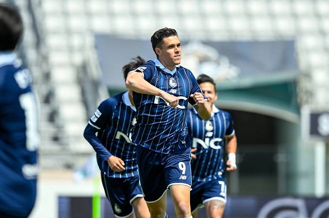 수원과의 시즌 첫 맞대결에서 골을 넣은 득점 2위(9골 1도움) 아이데일. 사진=서울 이랜드