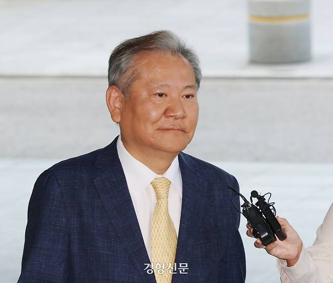 이상민 전 행정안전부 장관이 지난 25일 내란특검 사무실이 있는 서울 서초구 서울고검에 조사를 받기 위해 출석하고 있다. 정효진 기자